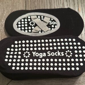 Source Unknown Black and Gray Yoga Socks with Grip